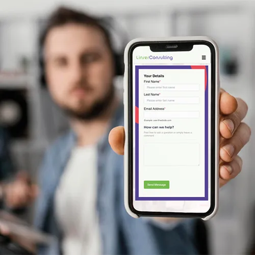 Website auf dem Mobiltelefon öffnen Rheinpiraten Agentur in Rheinbreitbach, Bonn und Köln– Grafikdesign, Webdesign, Werbetechnik & Textilveredelung